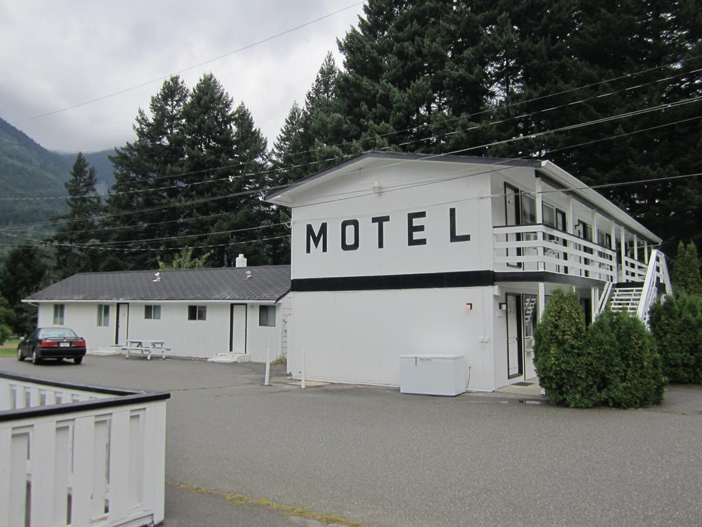 The Mighty Fraser Motel Boston Bar Exterior photo